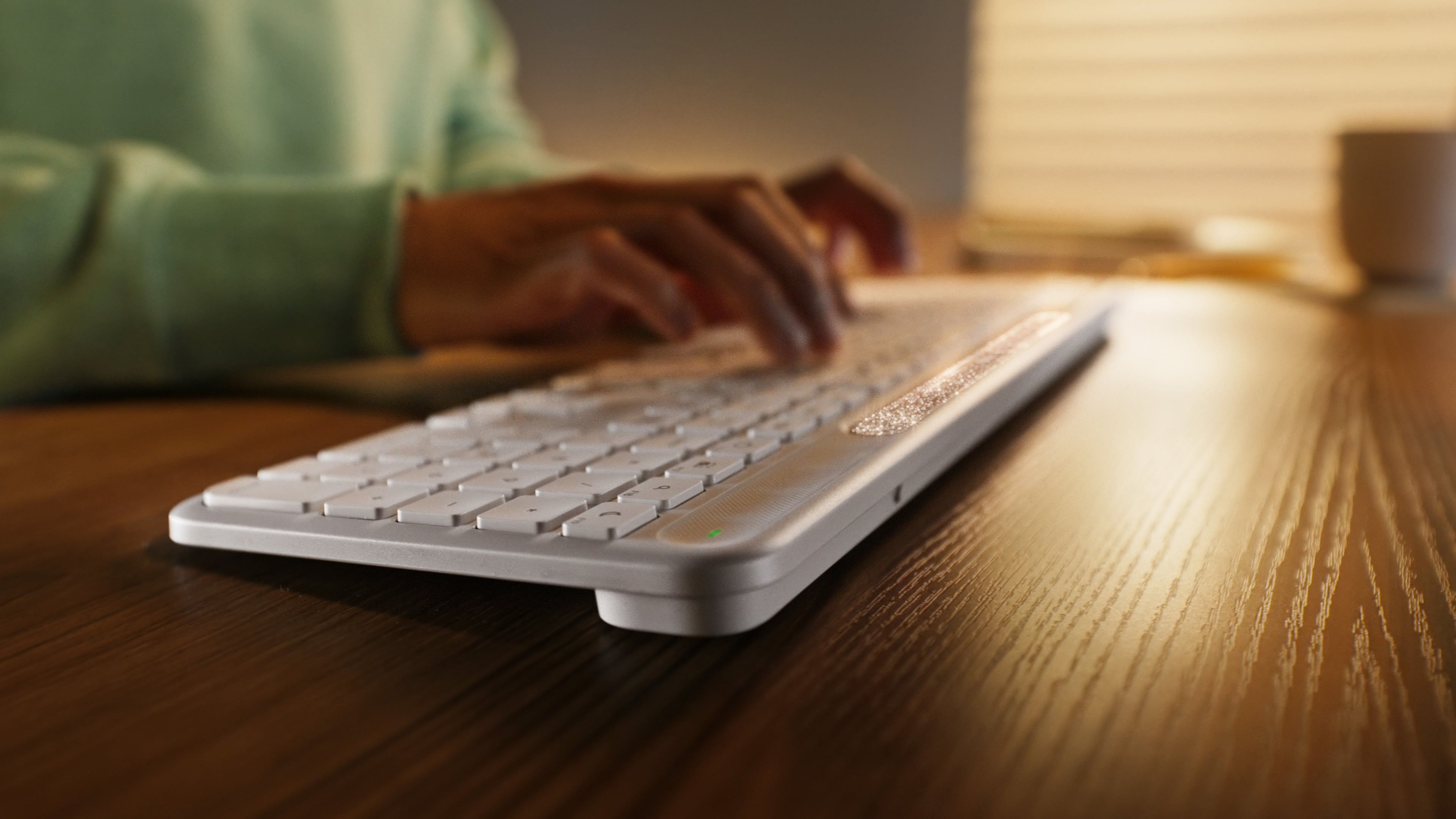 Signature Slim Solar+ for Mac wireless keyboard K980